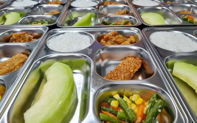 Di Balik Program Makan Bergizi Gratis, Guru Honorer Soroti Nasib Kesejahteraan